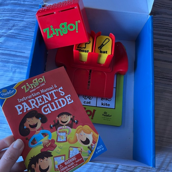 ThinkFun Zingo! Bingo Game - Red and Blue - Picture 2 of 2
